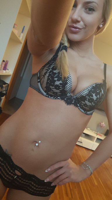 cherie_loves_lingerie