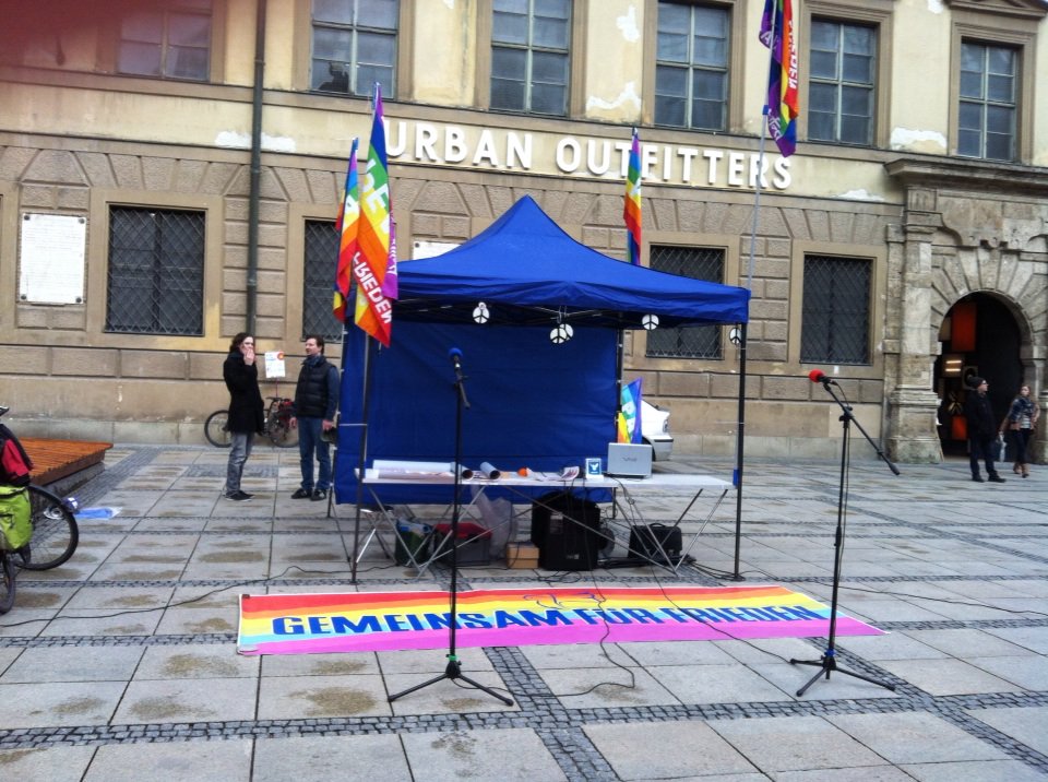 MSC: Aufwärmen für die Gegendemo.