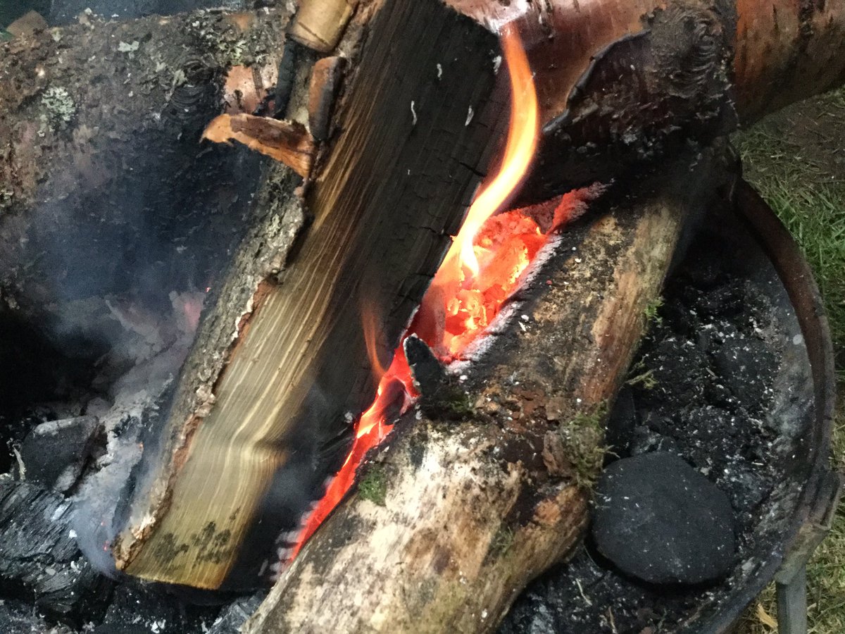 44thglasgow's tweet photo. It's now snowing again @AuchengillanOC #subzero2k16 #subzero2016 but we are enjoying the fire indoors https://t.co/u0jhxP0MKO