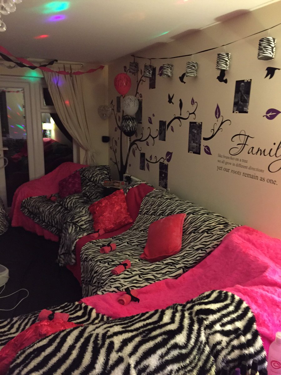 DollyParties's tweet image. Pink / zebra colour theme party 💅