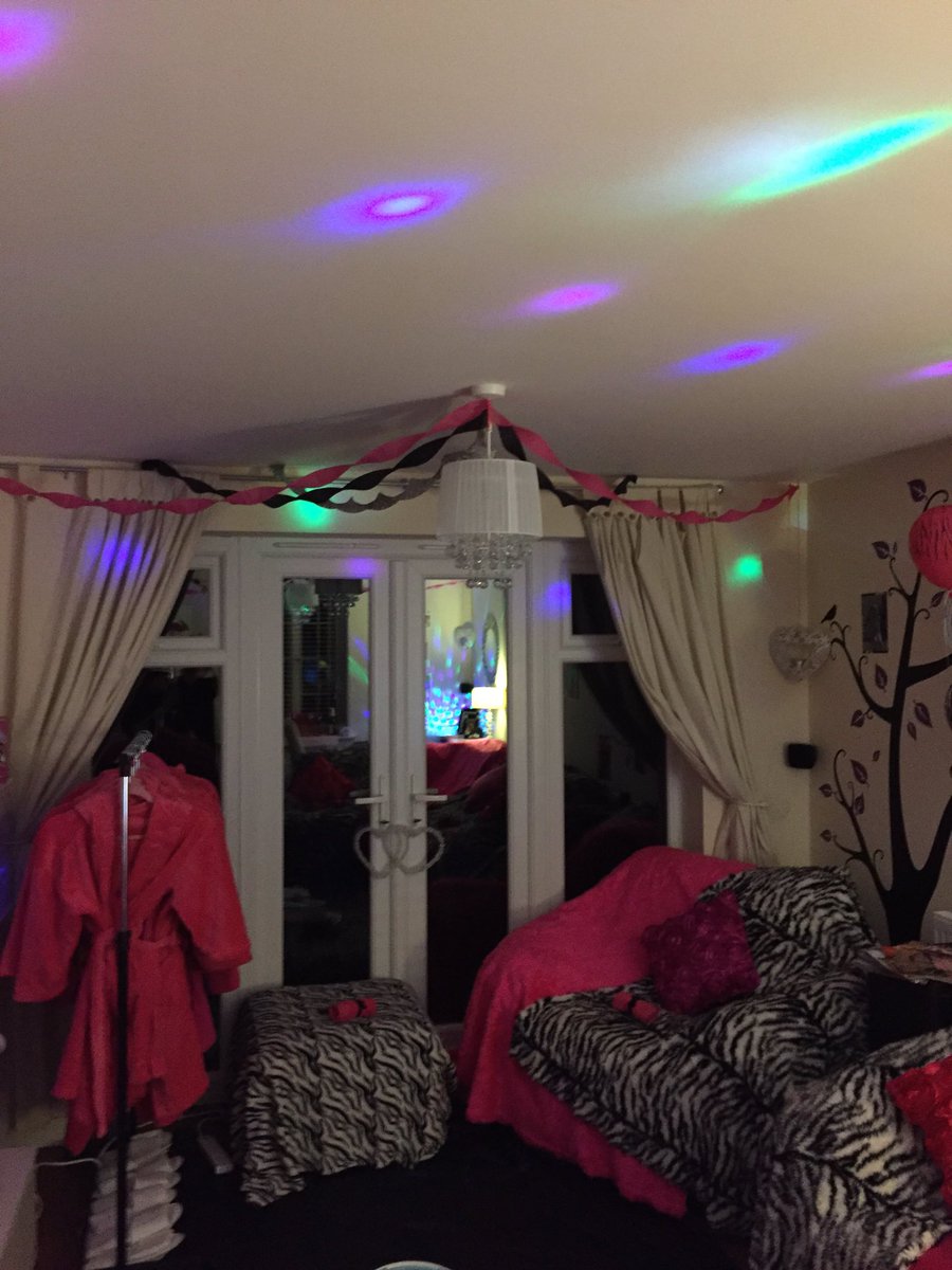 DollyParties's tweet image. Pink / zebra colour theme party 💅