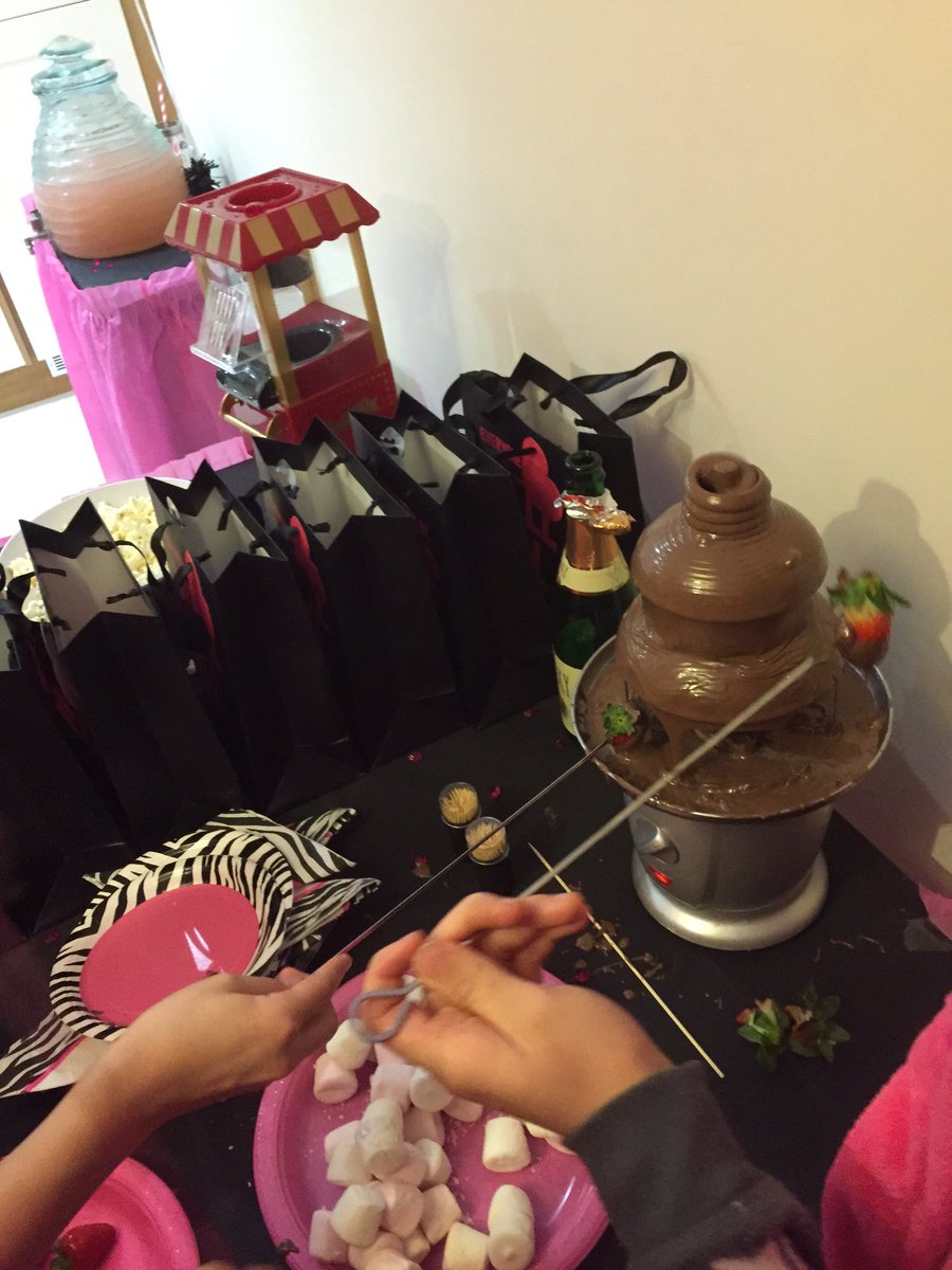 DollyParties's tweet image. 