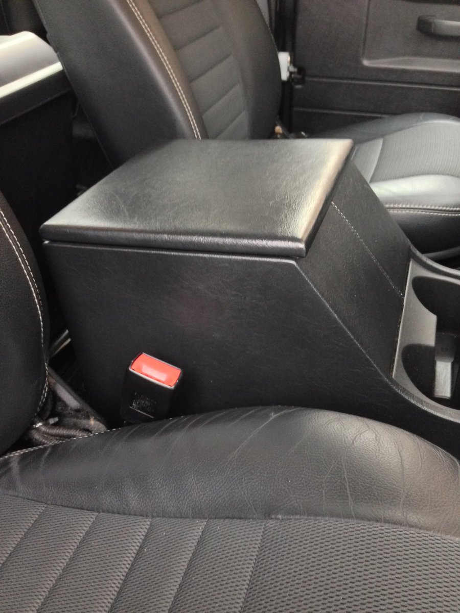 AlanDent4's tweet image. Out with the old in with the new - received this morning from @MobileStorage2 - thank you Clare #comfy #defender