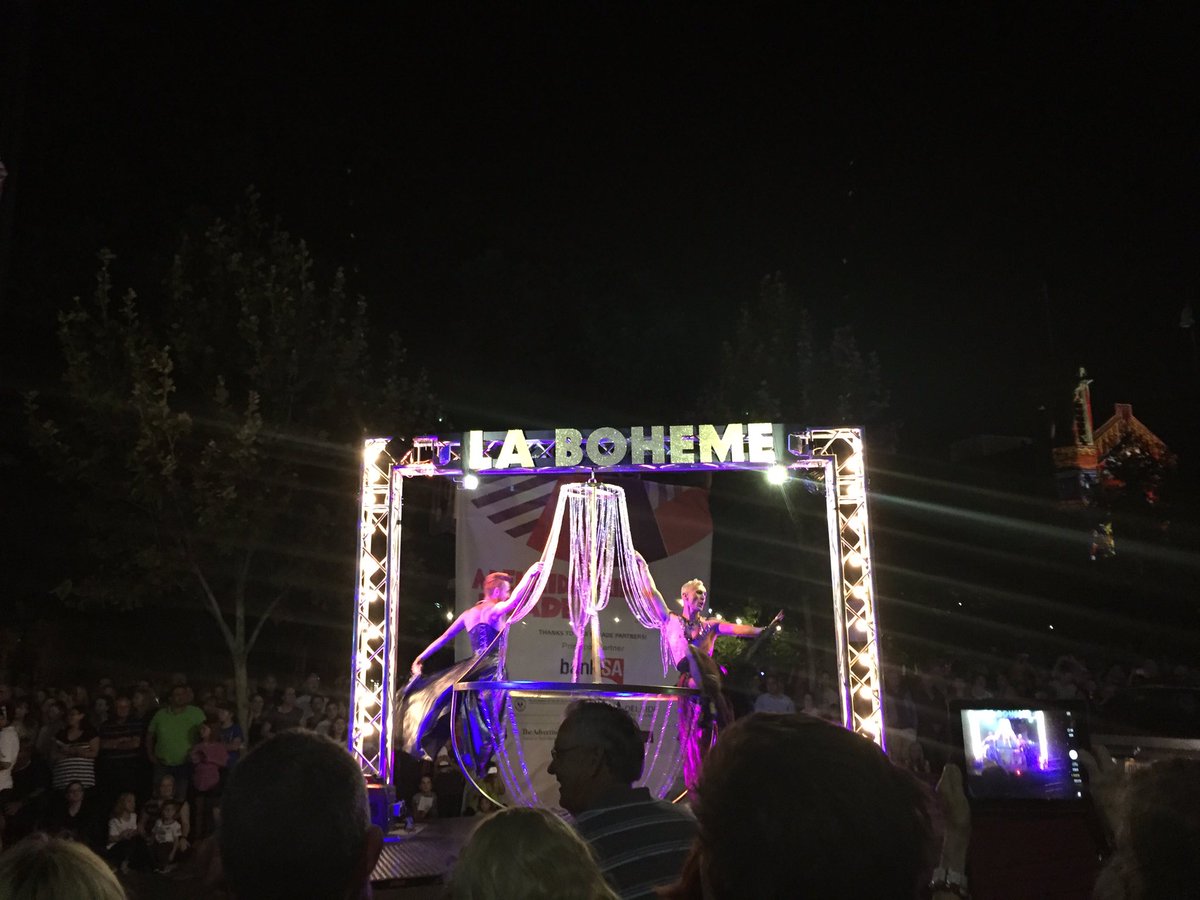Chris_CPH's tweet photo. A really great parade to kick off #ADLfringe #adlfringe2016 @adelaide_fringe, I'm suitably impressed #Adelaide https://t.co/SqBkxn8BSy