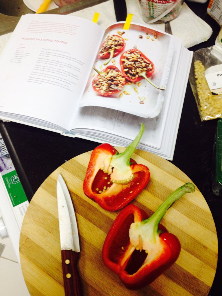 SAMI_NK's tweet photo. cooking mushroom stuffed peppers and quinoa on the side from @DeliciouslyElla #everydayday #healthy #nocarbs #clean https://t.co/g1AElZRBUh
