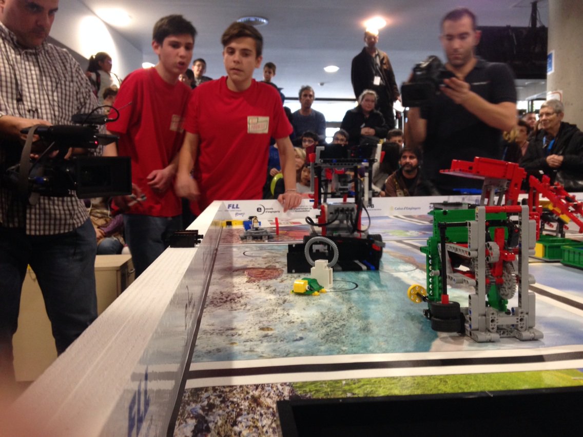 fll_UAB's tweet photo. fent la missió, tornant a base, i ... temps! #flluab https://t.co/Sab1CrdXjq
