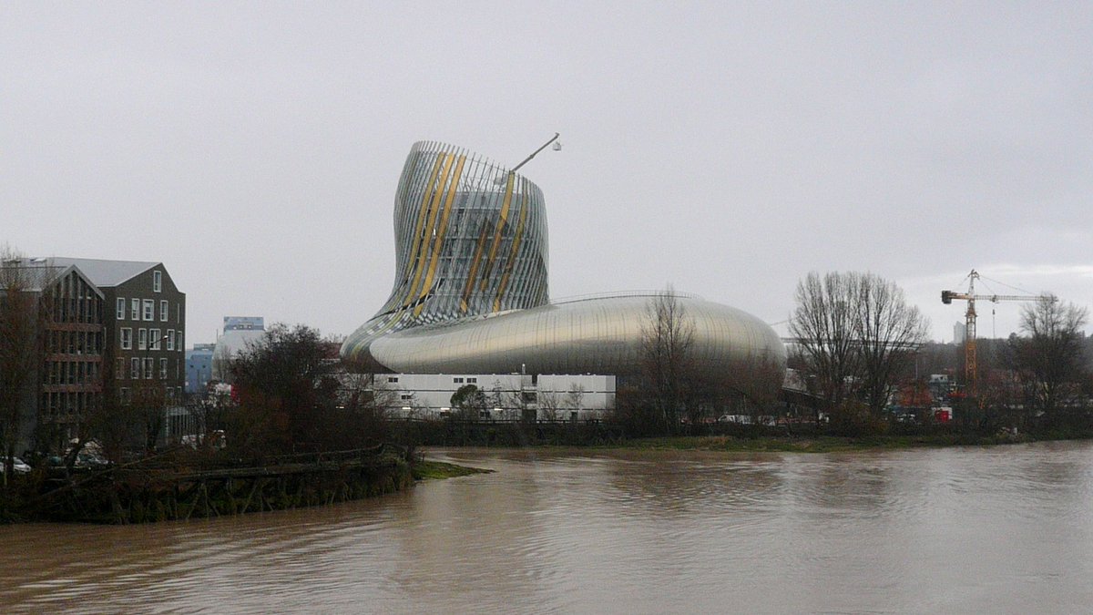 #LaCitéduVin dévoile le nom de ses 3 restaurants et de sa cave à #vins du monde #gastronomie france3-regions.blog.francetvinfo.fr/cote-chateaux/…