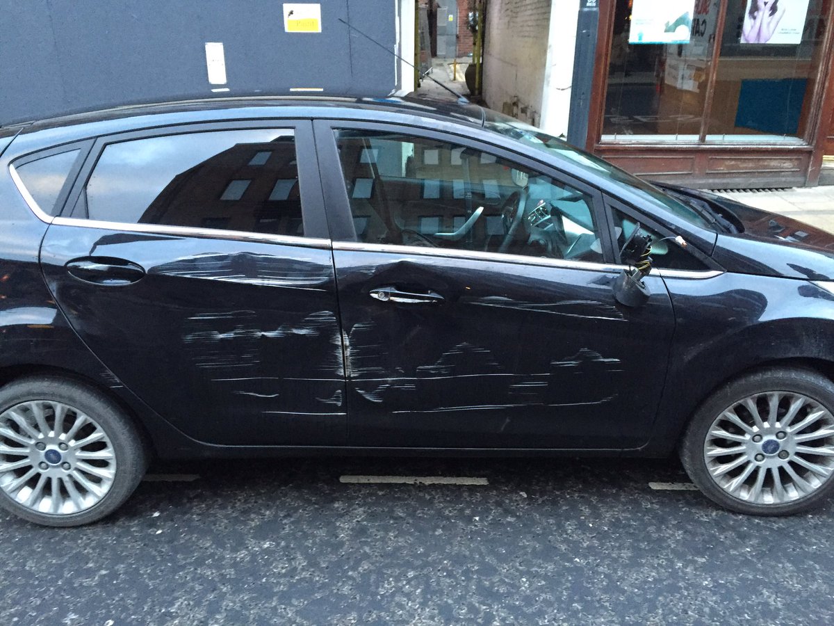 Katieledge's tweet photo. Hi @marksandspencer whilst waiting at traffic lights, your Lorry driver did this to my car and then drove off! https://t.co/kZmAEZka4I