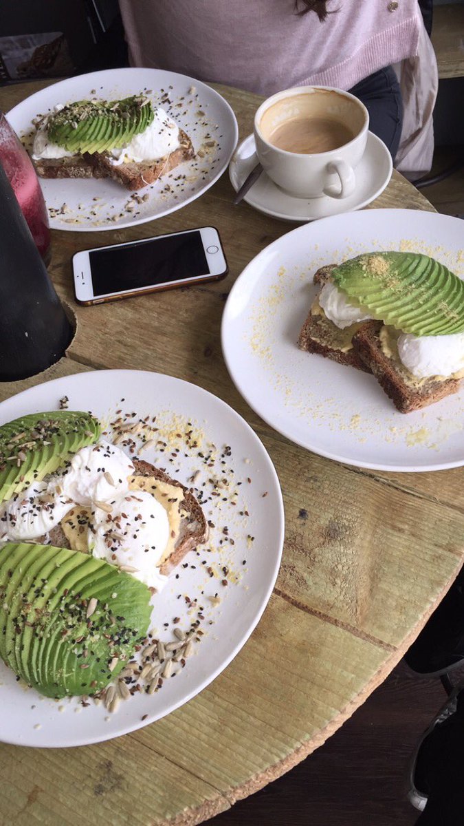 bmeakes's tweet photo. Great way to start the weekend! Breaky  @thecorechelt with @BillyBurns10 👌🏽 https://t.co/F1bZYxLKqx