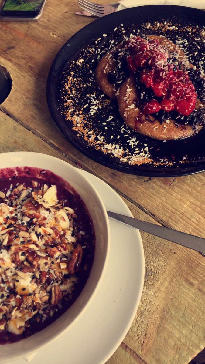 bmeakes's tweet photo. Great way to start the weekend! Breaky  @thecorechelt with @BillyBurns10 👌🏽 https://t.co/F1bZYxLKqx