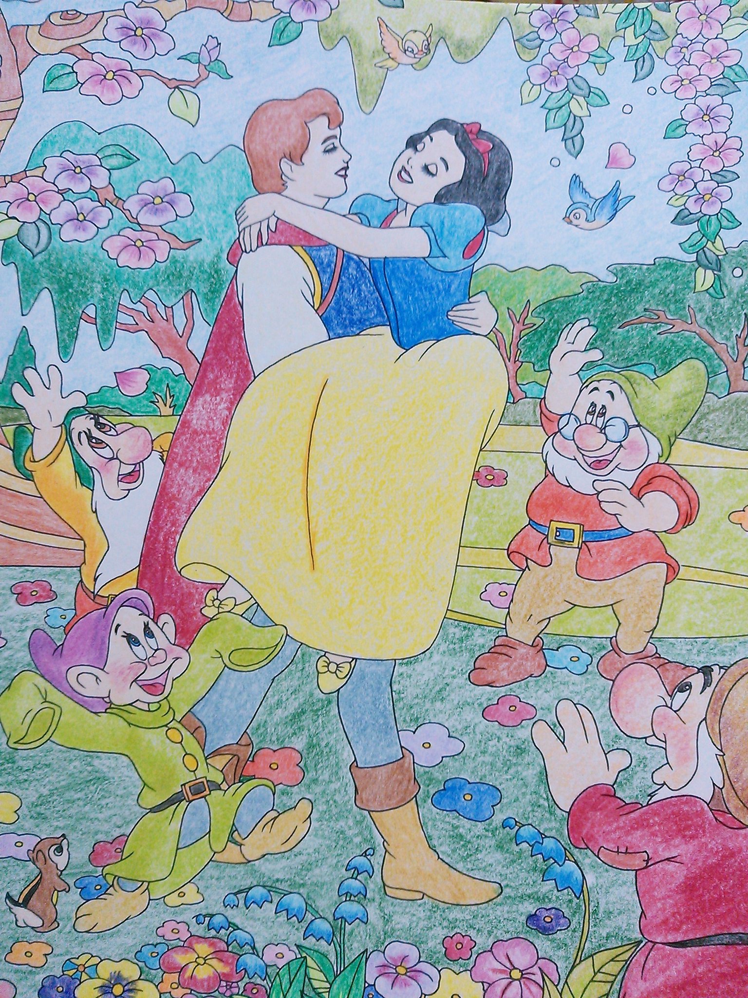 ゆかどん No Twitter 白雪姫完成 花の色の組み合わせに苦戦した 旅するディズニー塗り絵 大人の塗り絵 T Co Sfuy4w0lk9 Twitter