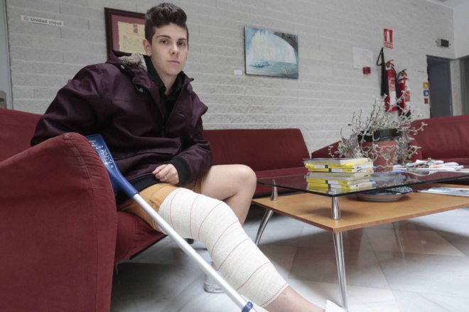 ElMundoSociedad's tweet photo. Un transexual denuncia a dos jóvenes por pegarle una paliza e insultarle en #Granada https://t.co/DpZMAHWig3 https://t.co/3GFTVtlHU2