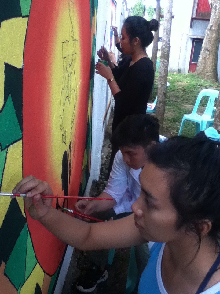 YsunKristine's tweet photo. So proud of us 🙈😁 G1A mural making contest 👍 @francisjayjay #susane https://t.co/Ad6bgdZhyT