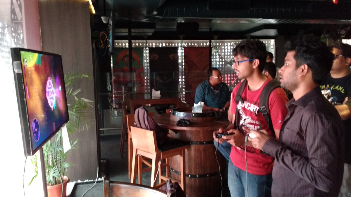 mithunbalraj's tweet image. Aaand the games meetup has begun! @AsteroidBase is a total hit :D