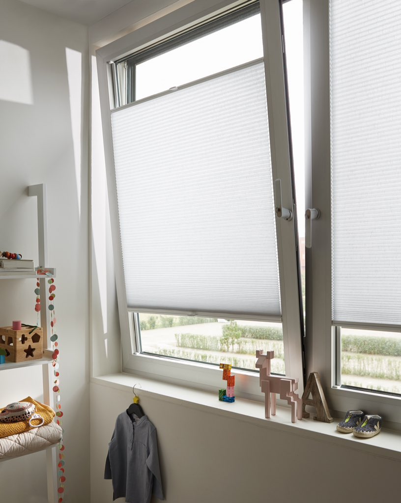 #LuxaflexTip. #TruFit #Plisse of #Duette shade (25mm) plakken op het glas. Altijd Top Down uitgevoerd! Easy perfect!