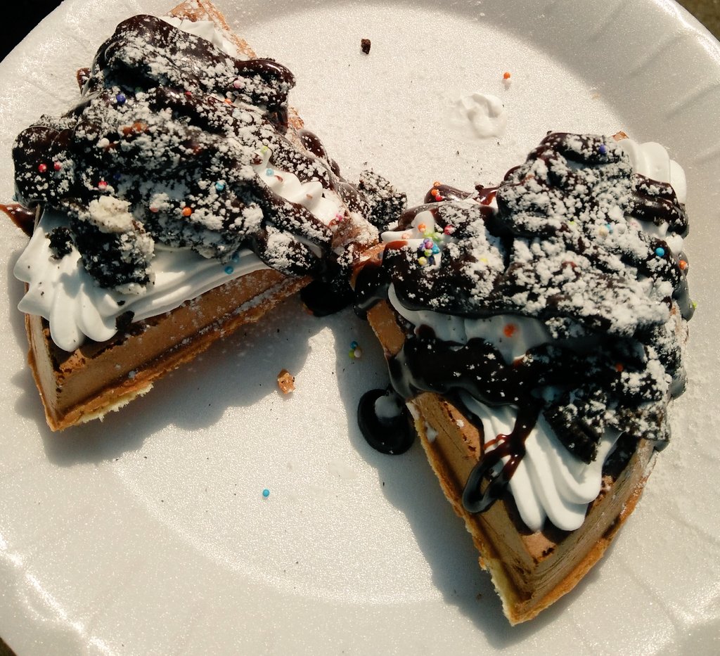 #foodgasm at #dzma2016 #HenrysGourmetFoodTruck #foodlove #relivinthe90s #media #design #pune