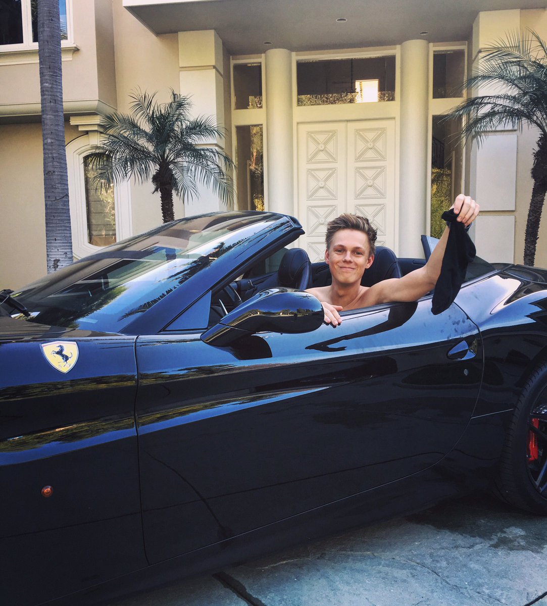 Caspar_Lee's tweet photo. Fetty Wap may carry a glock in his rarri but I've got a sock so there take that! #diss #caspyvsfetty #drakevsmeek https://t.co/gwkKDzvHE7