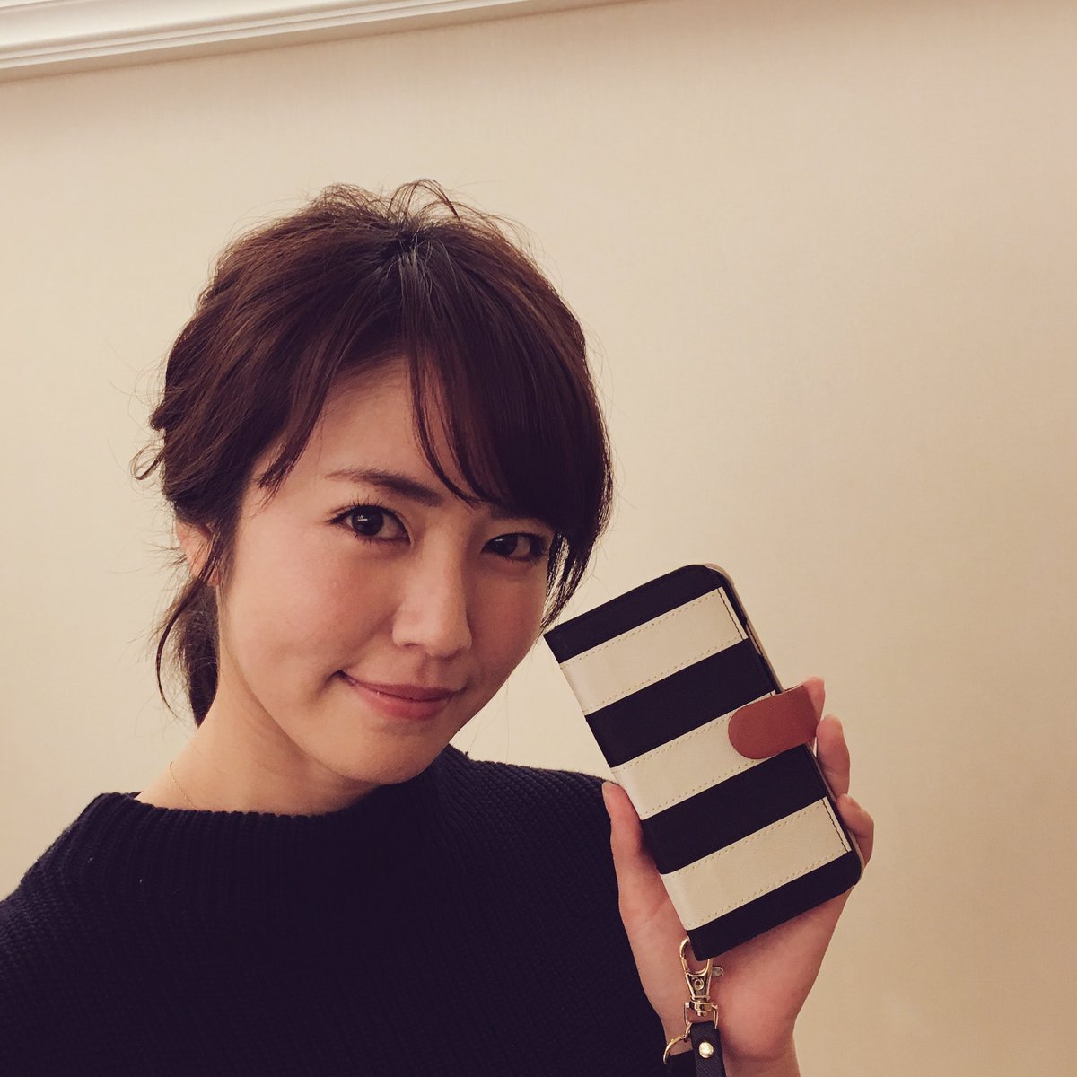 磯山さやか 美サイフ女子キャンペーン実施中です Iphoneユーザーでも使える おさいふケータイジャケットですよ 美サイフ女子キャンペーン T Co 0vdhjjkppy T Co Eymwq5mb00