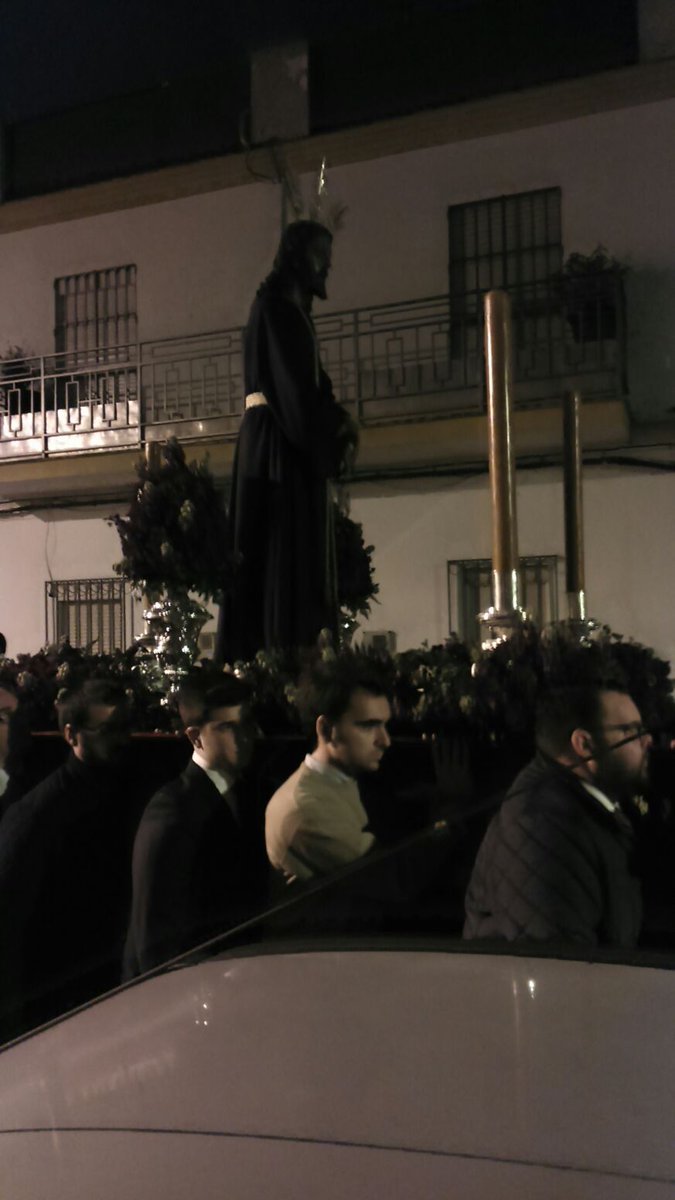 josemanuTriana's tweet photo. Muchisimas gracias al @GJ_DNBellavista por dejarme portar a su cristo y sobre todo a @AntonioRubn y @Edu_cofrade https://t.co/bvDX4P8hvQ