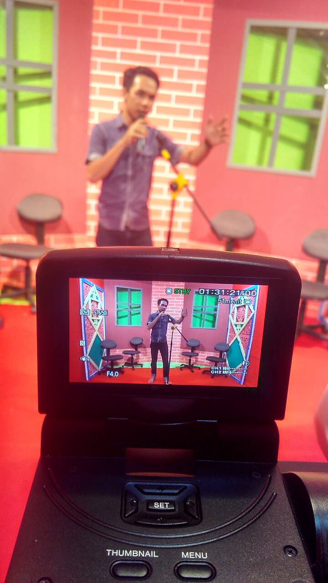 StandUp_AMT's tweet photo. baru selesai ngisi di TV lokal Amuntai, tunggu aja di tv kena ada haja muha yang bedua ini timbul, kada tinggalam https://t.co/J6V1AWMpV1