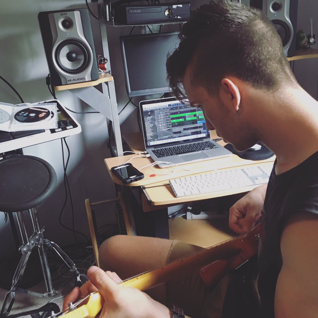 untilhomemusic's tweet photo. Music music music #forwardplanning #homestudio #logicprox #recording #tracking #macbookpro #bands #untilhome https://t.co/nNMqAxYwAb