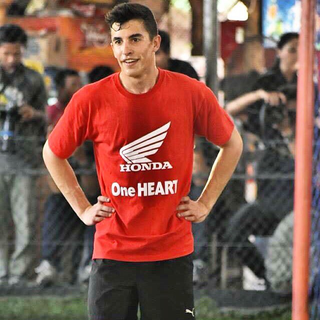 Sudando la camiseta en el partido de futbol en Jakarta!
Enjoing and sweating in the football match in #Jakarta 😅