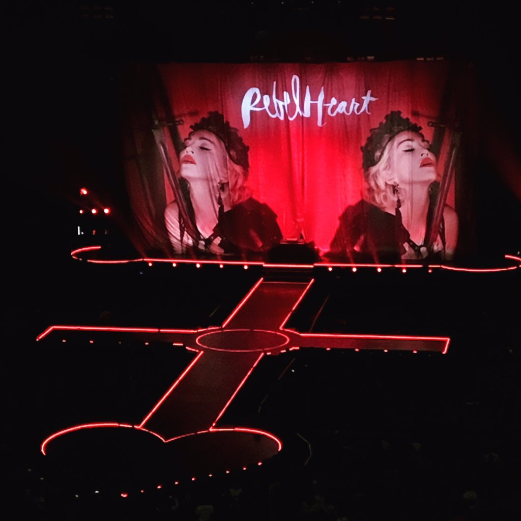 boozytiger's tweet photo. ζε€γ¨θ¦³γγγγγ #madonna #rebelhearttour #400level https://t.co/ZbbqwLNdnI