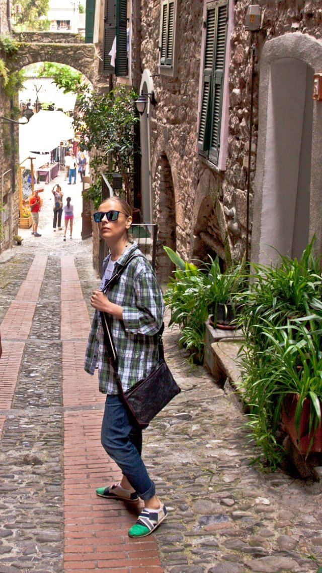 lne_studio's tweet photo. #ItsAlwaysSummerSomewhereInTheWorld! take your #baglet out for a stroll! #ChicEtPratique #lnelondon #handbags https://t.co/fa7JXjTWcS