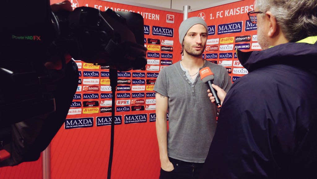 Rote_Teufel's tweet photo. Auf dem #Betze waren die #FCK-Profis nach #SCPFCK gefragte Gesprächspartner beim @SWRsport. #MM1 #MK37 https://t.co/RC34TqCYs5