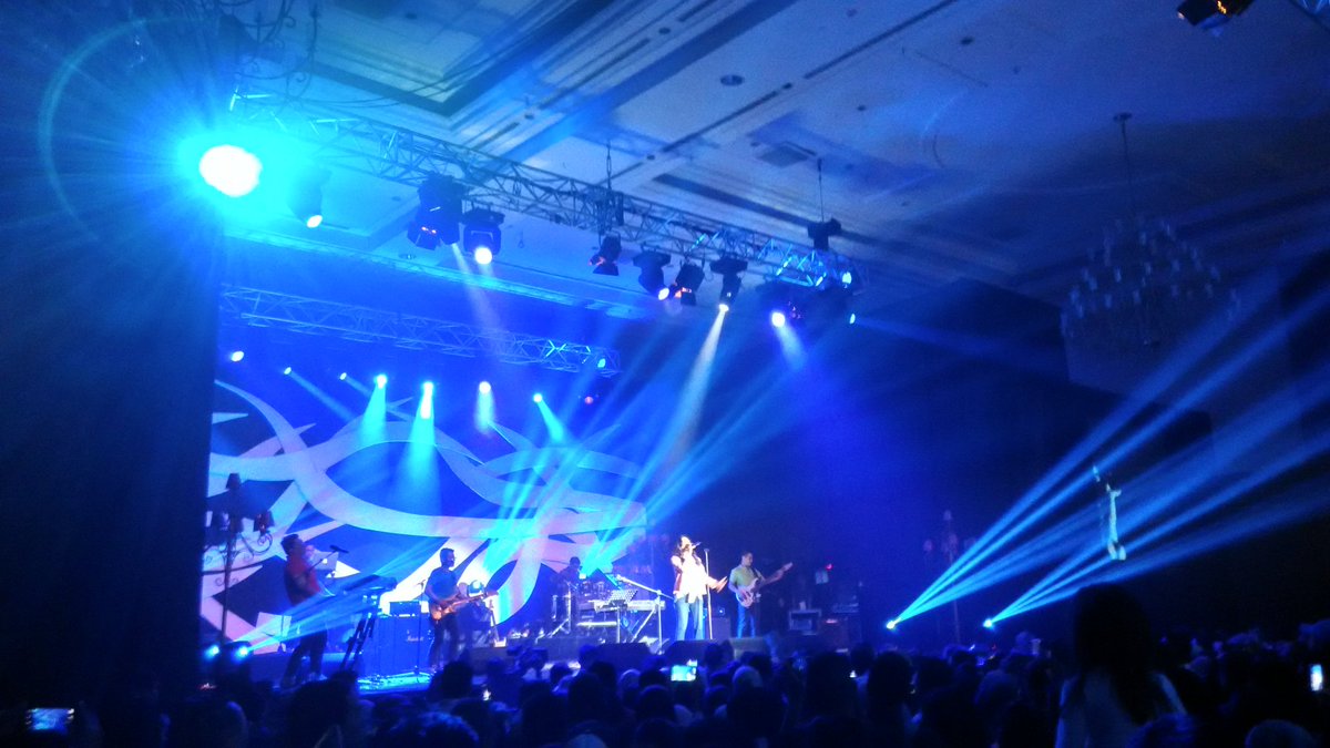 merchmaniacs's tweet image. @isyanasarasvati Now playing "Takkan Terganti" Live in Hope Area #KahitnaLOVEfestival #MMLivetweet #MMmedia