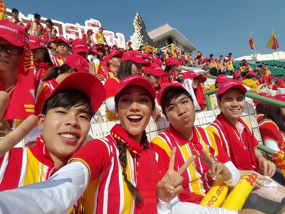 jiimiiko's tweet photo. ยอมใจ แนทไปขึ้นแปรอักษรด้วย!!!!!!!! รักอะ  ขนาดใส่ชุดถุงยังดูสวย 555 #TUCUBall71 #MissUniverseThailand https://t.co/HawRze0FCF