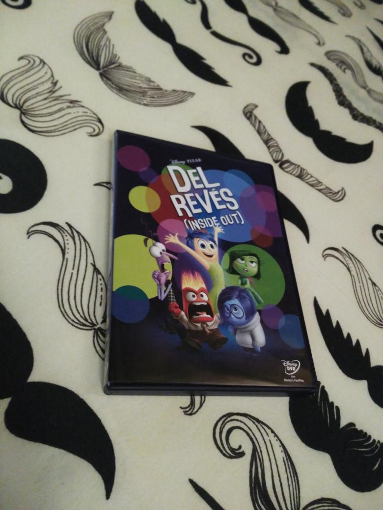 mamatieneunplan's tweet photo. Planazo para tarde lluviosa: Inside Out de @DisneyPixar comodísimos en los colchones de @SleepAA_es  @DisneyPlanta9 https://t.co/KCmaGXkktT