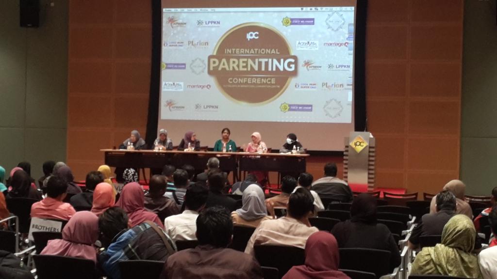 fairycookie817's tweet photo. Dato KP LPPKN in Expert Panel Session, International Parenting Confer @hjhrohanikarim @Dsabyh @norlasiah1958 @KPWKM https://t.co/34SJs0VtPr