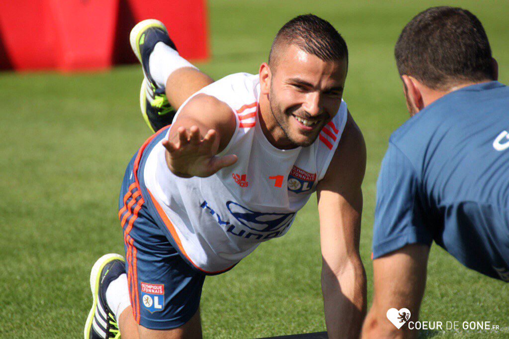 Coeur_de_Gone's tweet photo. Cap sur les 100 matchs en L1 pour Antho Lopes... 💫💪🔴🔵▶ https://t.co/5KgkruzjYW @OL #OLSMC #TeamOL par @ollyonnaiiis https://t.co/DOYhUavj2Z