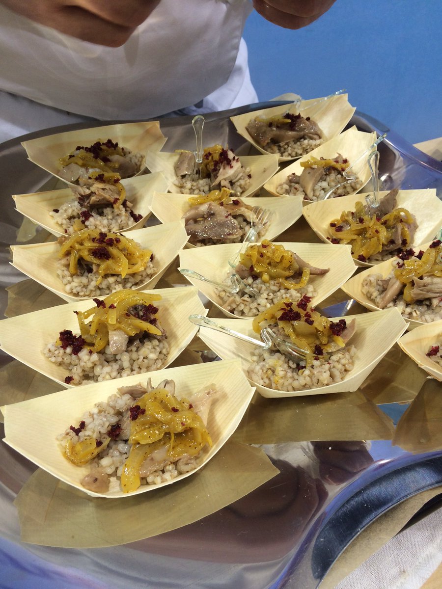 KimmoJokinen2's tweet photo. Calvados marinated L'Uomu Nokka chicken with oat barley. #luomunokka #foodfromfinland #nomfinland #KimPalhus https://t.co/eIcf9GWrwq