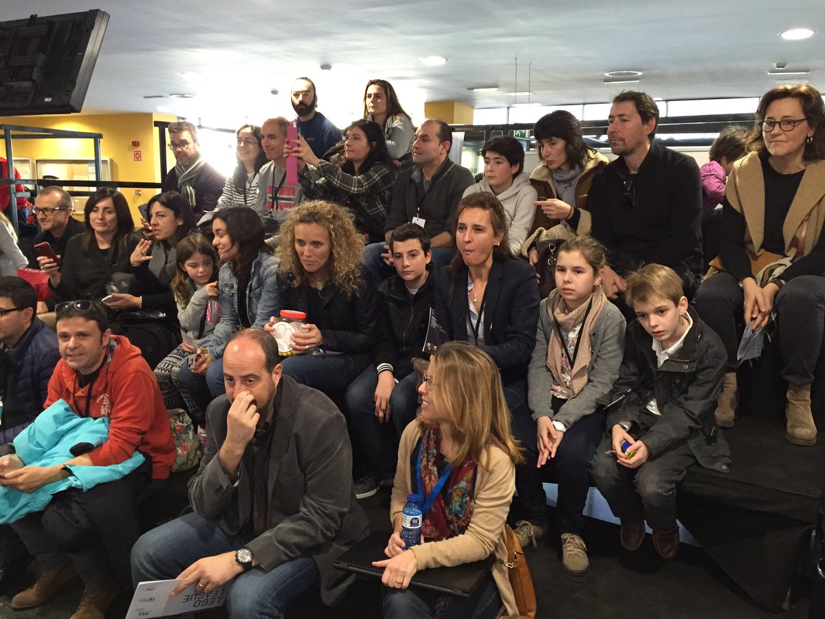 FEDACMontcada's tweet photo. Comença la 2ª ronda de l'equip #BeLEGO a la #FLLUAB el públic anima sense parar! @FLLSpain https://t.co/bzP3qYll5o