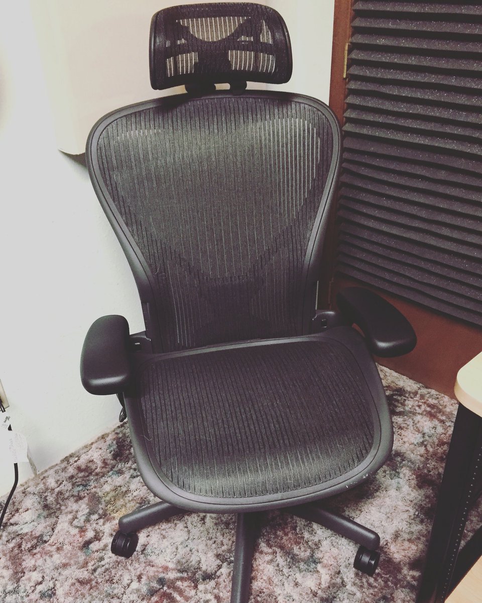 IamKonscious's tweet photo. Comfort at its finest #hermanmilleraeron #mixengineer #hotmusic #konscious https://t.co/oyz5NlOzWH