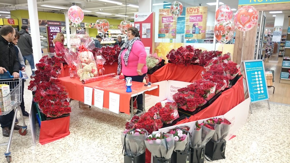 RichardDay13's tweet photo. @andycruttenden @charobin123 Love is in the air in Bournemouth Extra! https://t.co/JvrT7fg54O