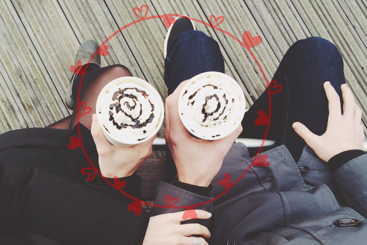 StarbucksPTG's tweet photo. Para partilhar com alguém especial ❤ Compre um #TripleHotChocolate e oferecemos-lhe outro para um #StarbucksDate https://t.co/PjY3gJDoIA