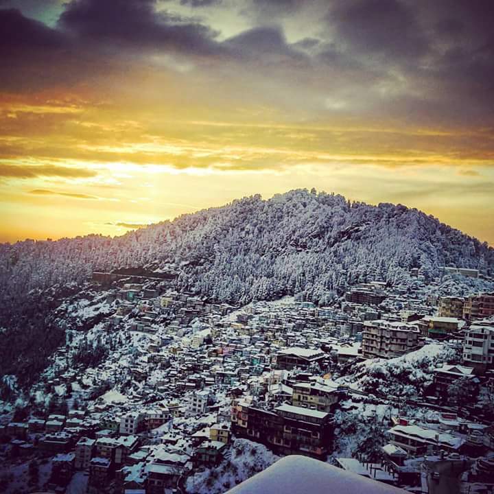 jmsharma9's tweet photo. #Shimla after fresh #Snowfall #Panormic view #Silver coated hills &amp; #mountains...Voooooow https://t.co/Hm2Y2366tH