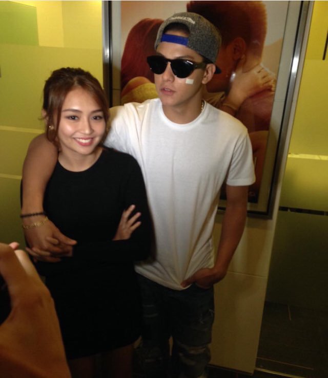 shashleyyy's tweet photo. you can do multi-tasking like what they're doing. naka-akbay na, may holding hands pa 💙 #VoteKathrynFPP #KCA https://t.co/XCWYjkRW2I