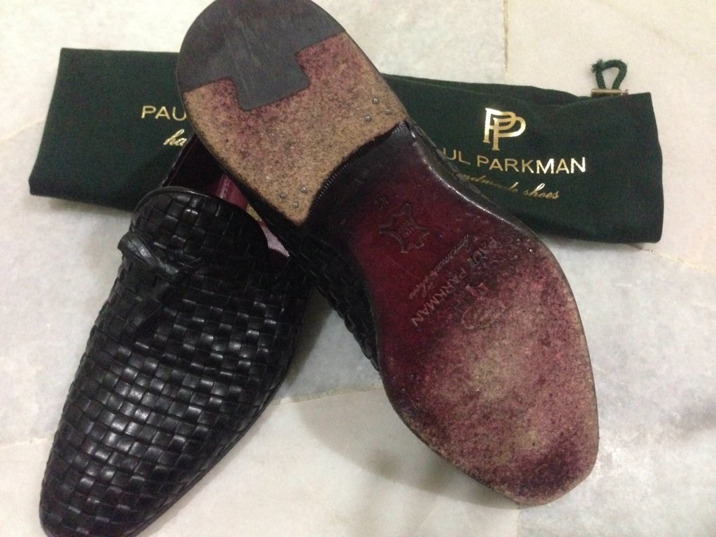 zzendam's tweet photo. Paul Parkman for sale. Been Worn Thrice. Bigger than it should be. Interested? PM please. Help me? Do Retweet for me https://t.co/uyP3VKn3Qi