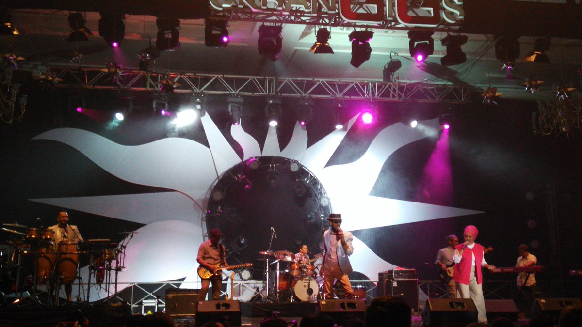 merchmaniacs's tweet image. @thegrooveindo Live in Passion Area ,Promoted by @Berlian_ENT  #KahitnaLOVEfestival #MMLivetweet #MMmedia