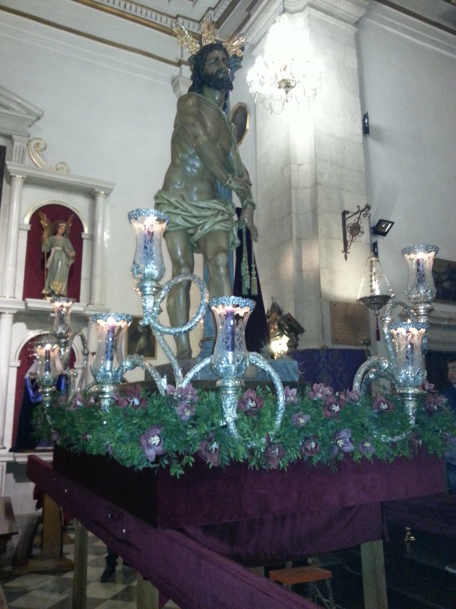 SSantaJodar's tweet photo. Via - Crucis a Ntro Padre Jesús atado a la Columna. Suspendido por la lluvia, se rezó en el interior del templo. https://t.co/iwPqOLrllj