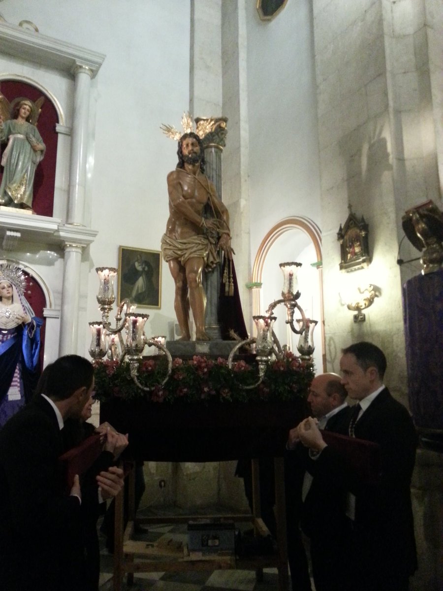 Via - Crucis a Ntro Padre Jesús atado a la Columna. Suspendido por la lluvia, se rezó en el interior del templo.