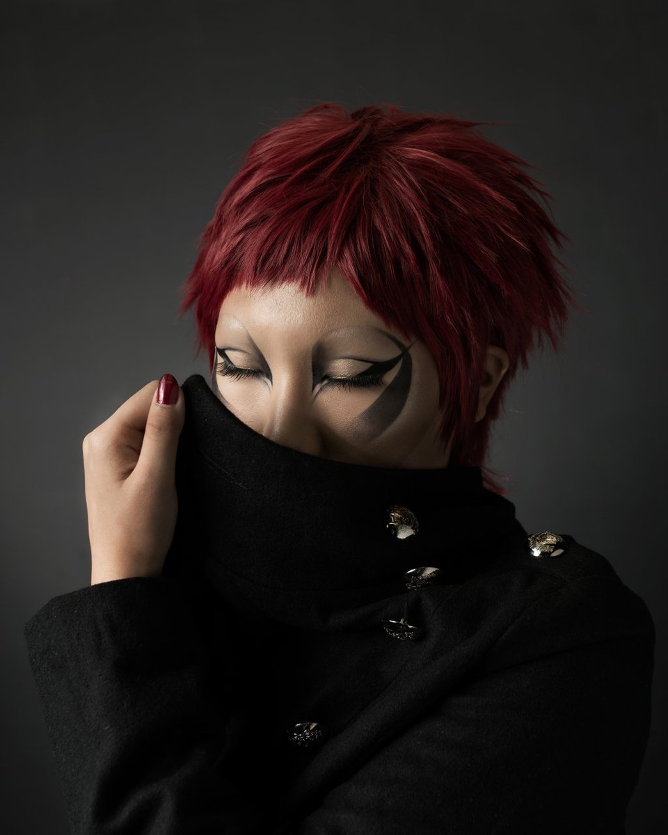 納豆ななこ Twitterren モードでアバンギャルドな作品作りたいカメラマンさんいらっしゃい 約月一で作品撮りをしたくなるヘアーメイクさんです カメラマンさんと繋がりたい メイク メイク好き T Co Y2xggfnapo