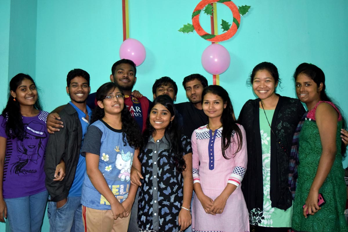 PursuitInt's tweet photo. Mousumi's birthday was celebrated in style with friends this week #birthday #India https://t.co/RIZ7vK2JMv
