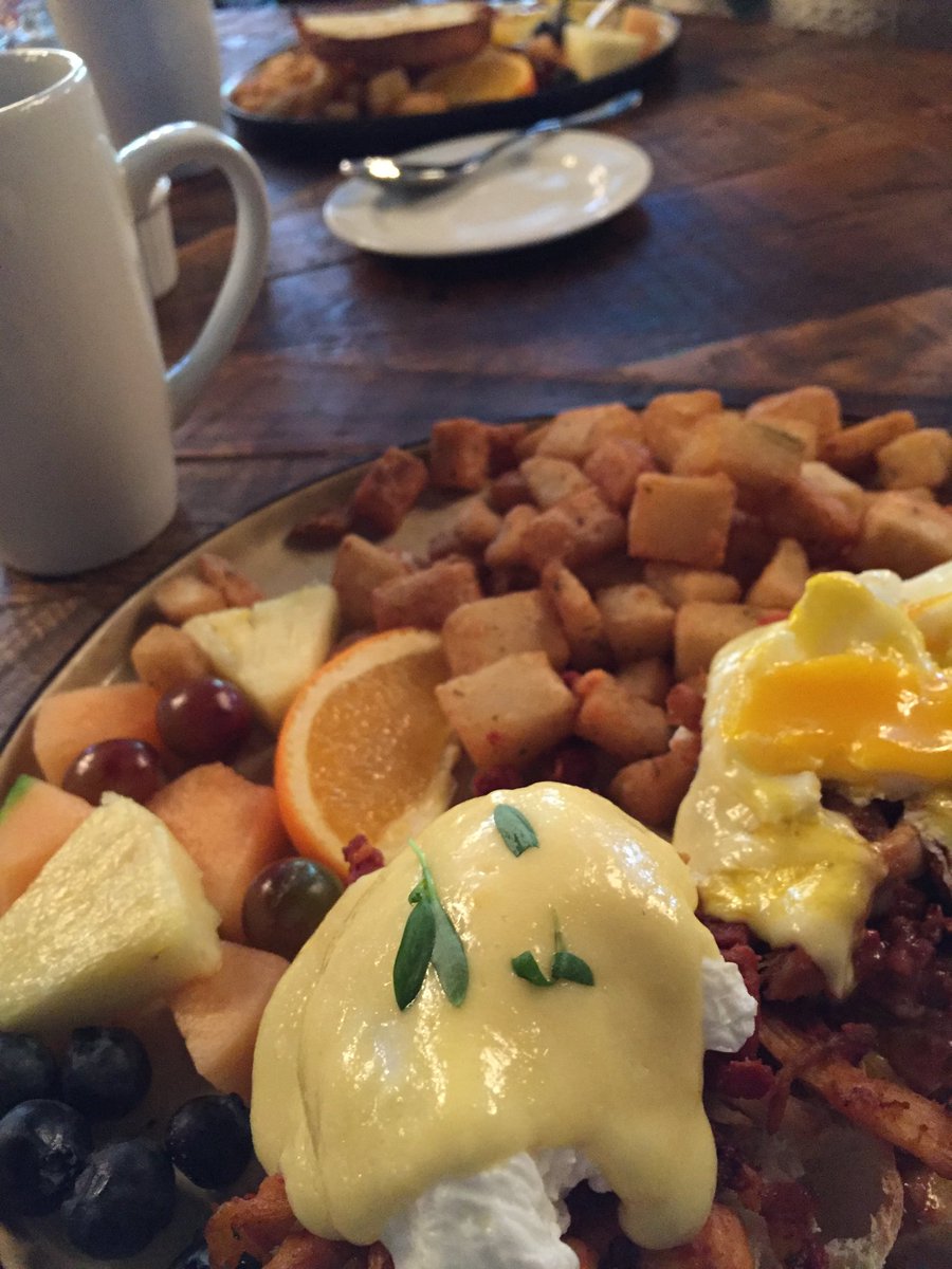 pauladyke's tweet photo. #FEBFIVE @thefifthticket Birthday Brunch! https://t.co/5UskpKfnV3