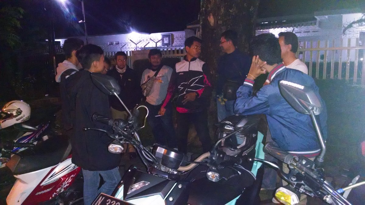 Forum kopdar malem ini... Agenda bulan ini banyak lurr.. ^___^
#keepsafetyriding #kopdarijen #XYIMR