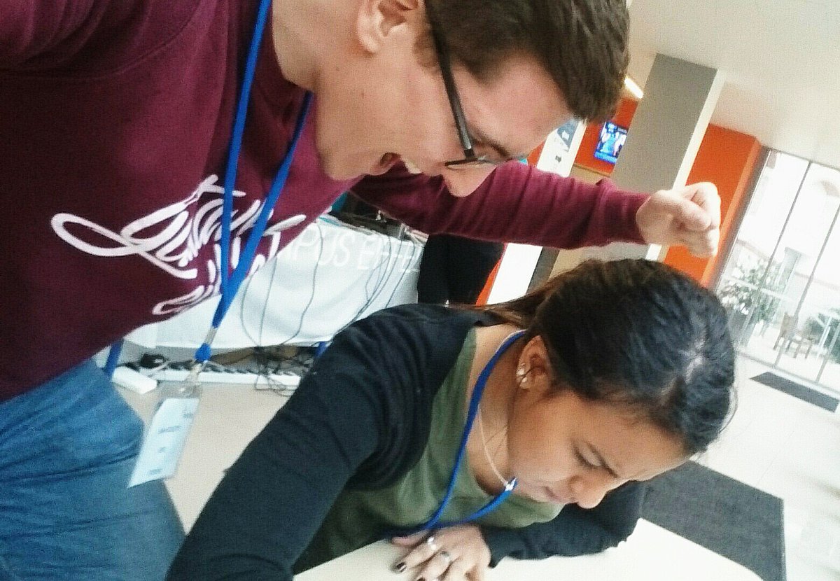 EnactusUPEC's tweet photo. #booster16 #boostetonselfie Xavier d'@EnactusIAEUPEC motive Sara d'@EnactusRouen dans ses projets ! #WeAllWin #Happy https://t.co/boA9RP7LvV
